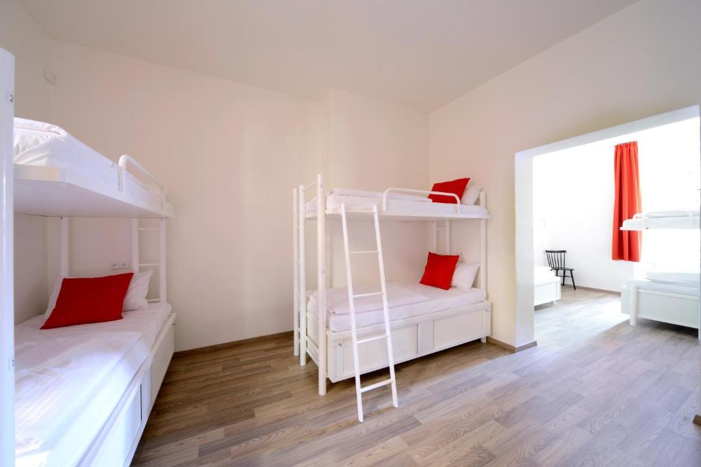 Hostel Safestay Charles Bridge Praga